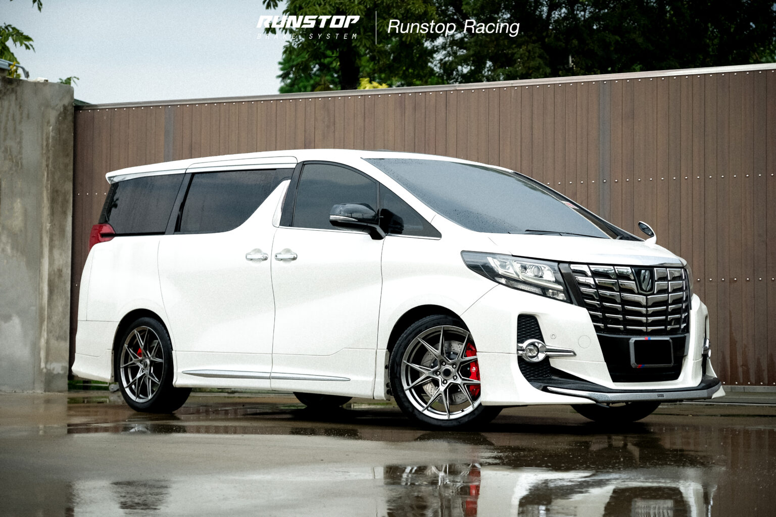 Toyota Alphard x R8 6POT - Runstop