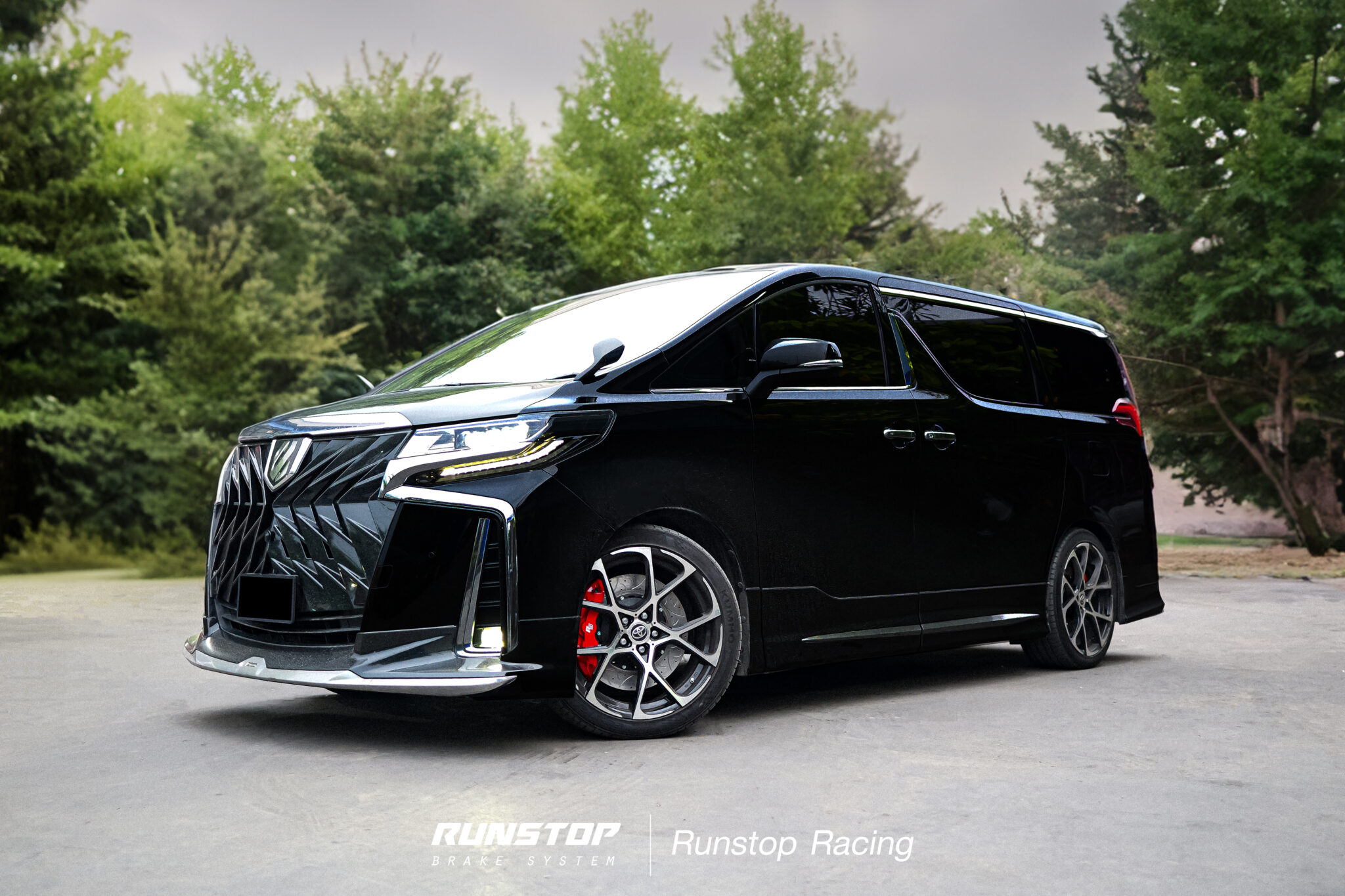 Toyota Alphard x R8 - Runstop