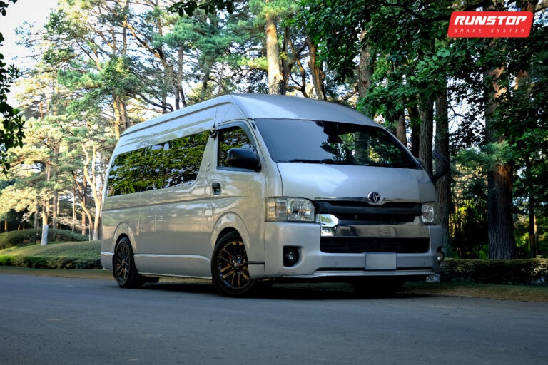 Toyota  Commuter 04-18 x R3